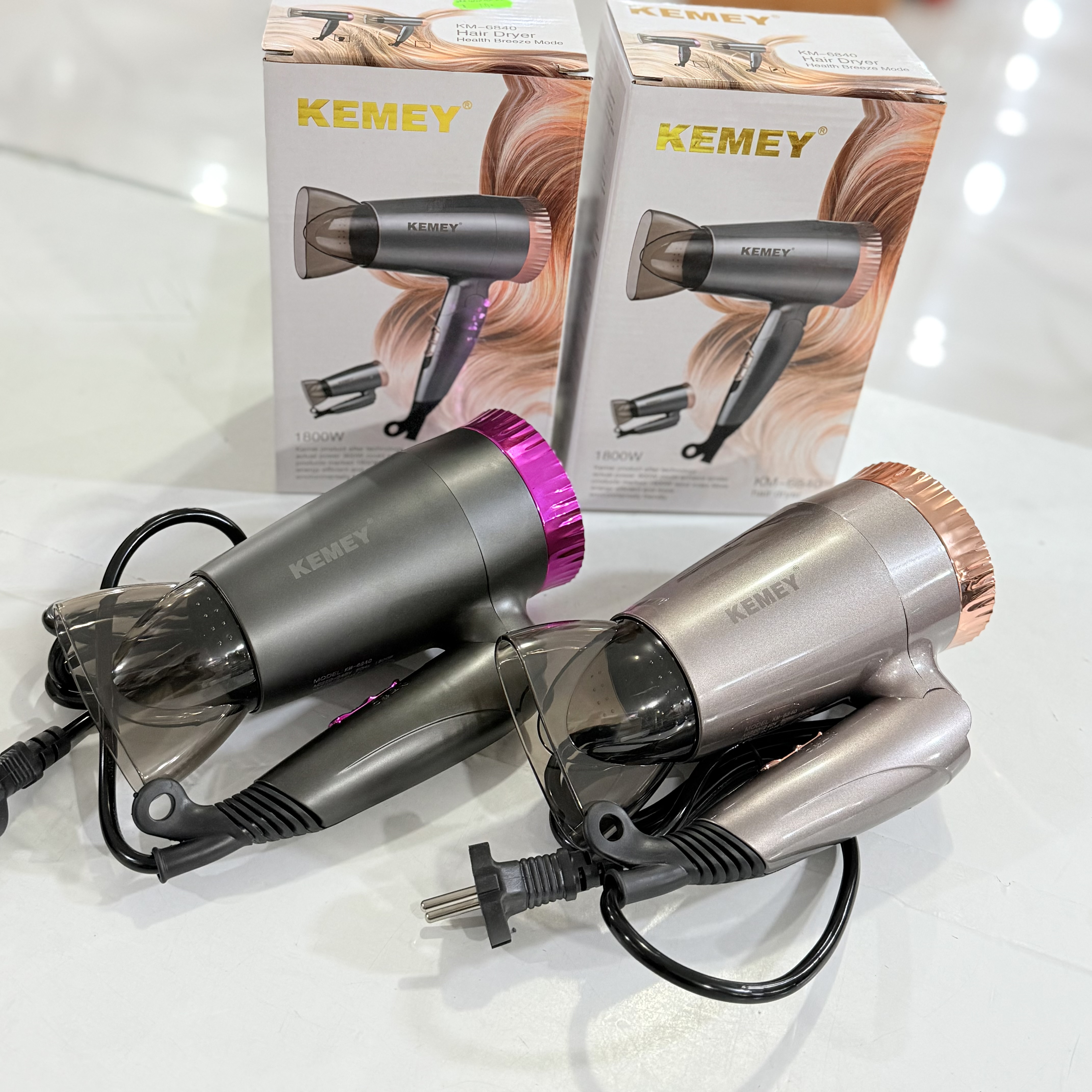 سشوار مسافرتی کیمی مدل KM-6840 با باد سرد و متمرکز کننده